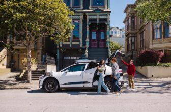 DoorDashers are getting paid to shut Waymo’s self-driving automobile doorways